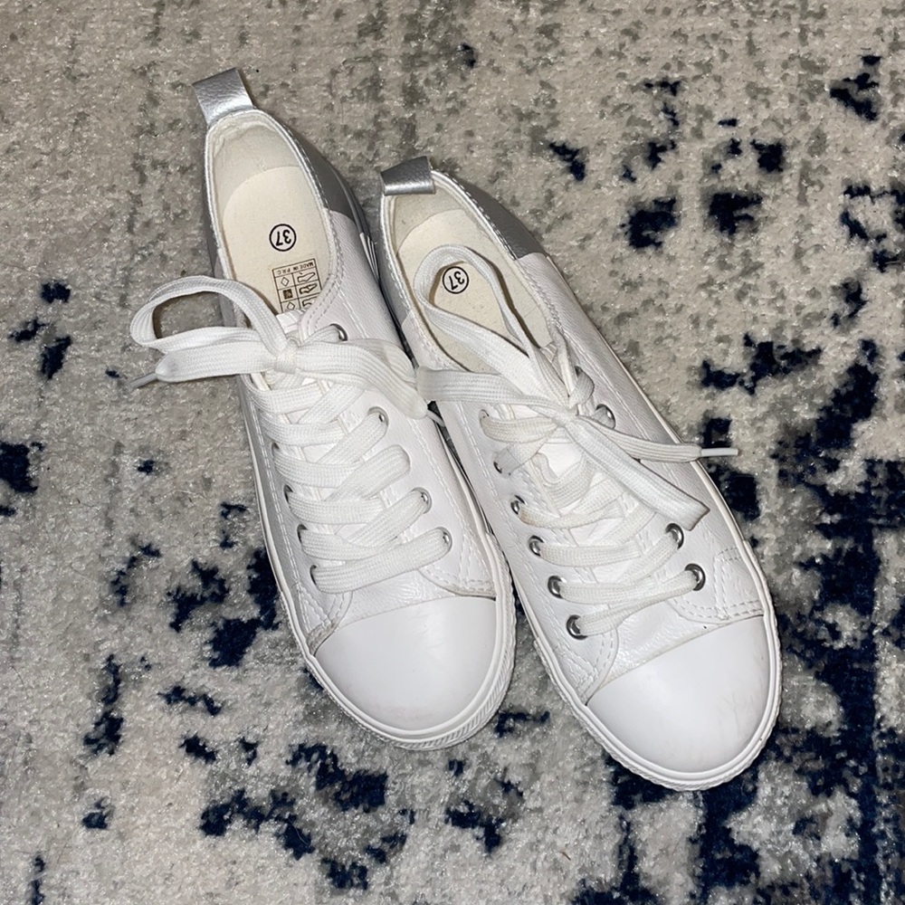 Women’s White Tennis Shoes 37 **NEVER WORN